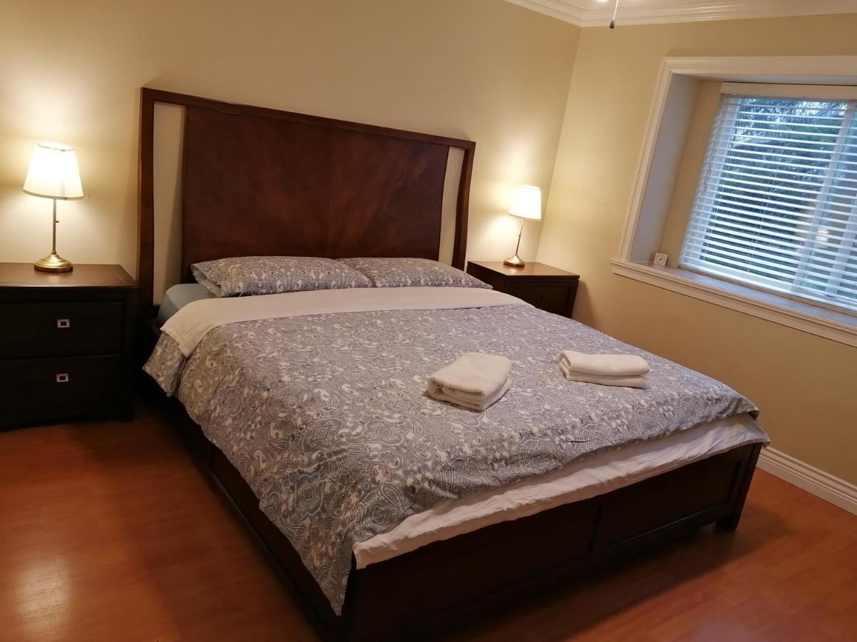 Three Kittens Guesthouse Бърнаби Екстериор снимка